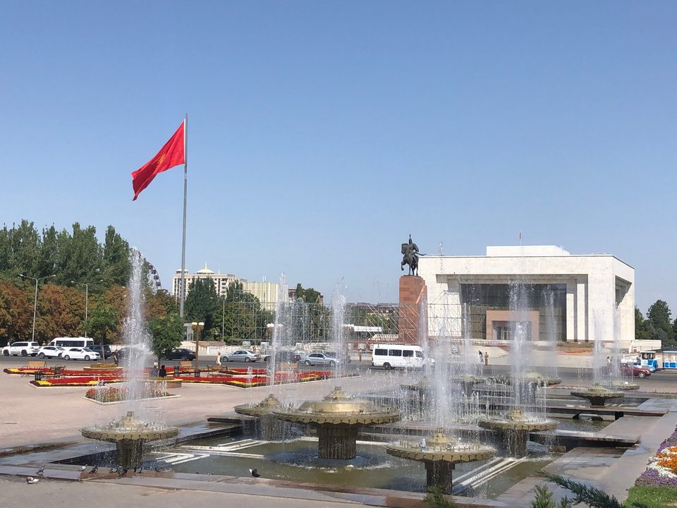 Ala-Too Square with fountains, the Kyrgyz flag and an equestrian monument.